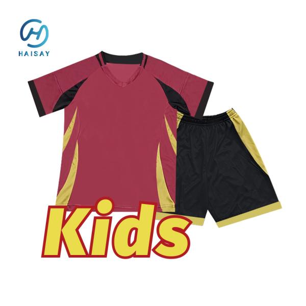 Impressão de logotipo personalizado Crianças Camisetas de futebol Respiráveis Tecido absorvente de umidade Set de roupas esportivas infantis
