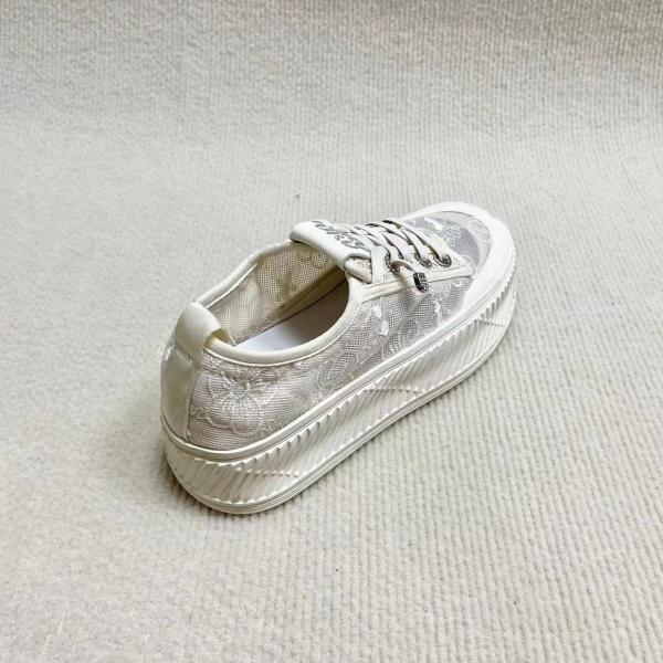 Women casual fashion shoes with breathable meth surface and lace up