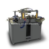 Type intégral machine de accrochage de machine d'aileron de radiateur commandé par PLC de réservoir en plastique