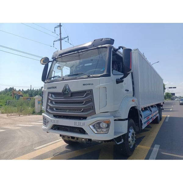 HOWO-NX Box Cargo Truck 371HP