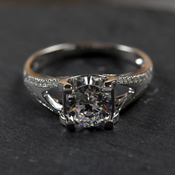 Brilliance Cut Moissanite Diamond Engagement Rings 1ct 6.5mm With 18K White Gold Material