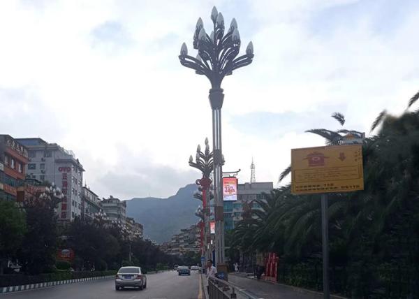 5500cd/Sqm 576x960 Pole Mounted Led Lights P3 280W Outdoor Post Light Pole
