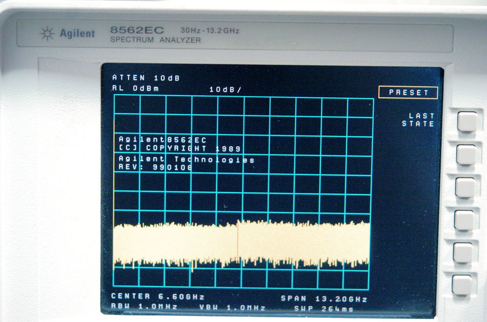 Прочный спектральный анализатор Keysight Benchtop RF Agilent 8562EC