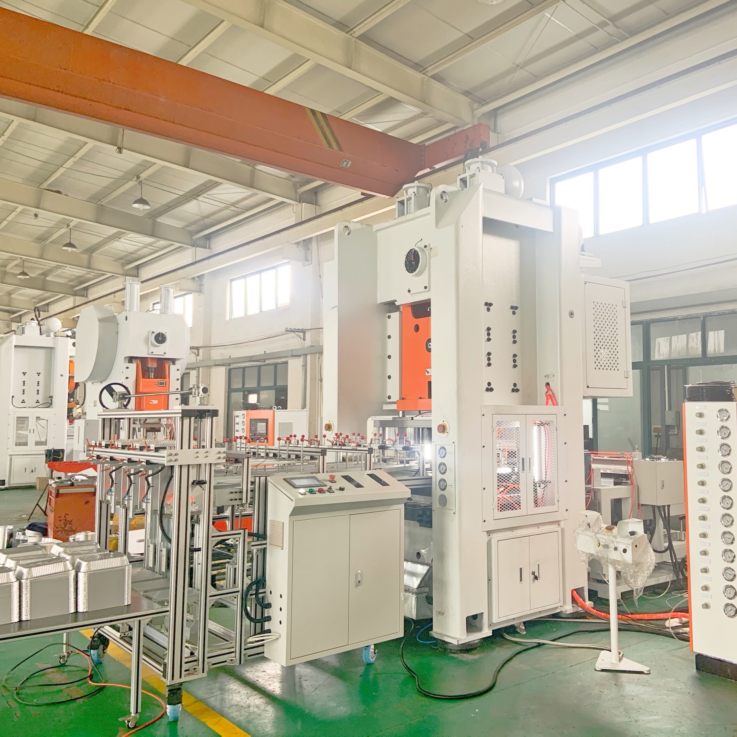 Коробка фольги машины 24KW контейнера серебряной фольги делая машиной 50 TIMES/MIN