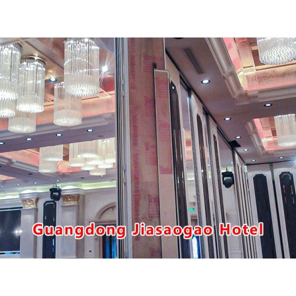 Customized Demountable Office Glass Partition with 108mm Thickness and Up to 3000mm Height Aluminum Frame