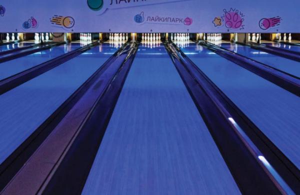 Custom Brunswick Bowling Machine With 24m Fitness Center And Excellent Bowling Ball