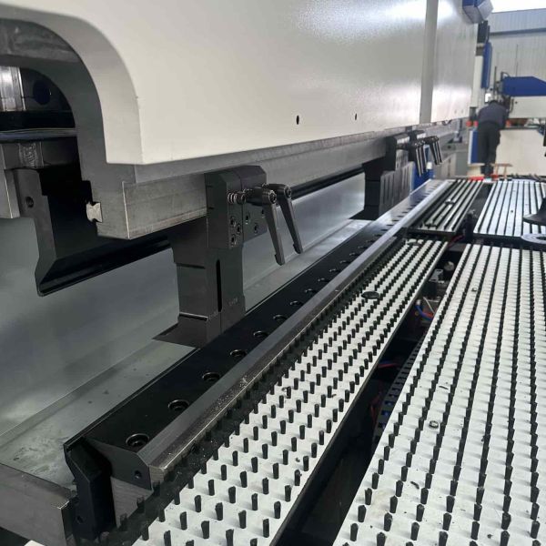 Automatic CNC Bending Machine 13-64 Axis EtherCAT Control for Sheet Metal Box