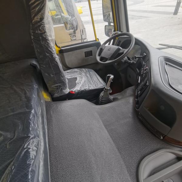 Tyres and Sinotruck Chassis 40t Loading Capacity Mining Equipment Truck for Heavy Duty