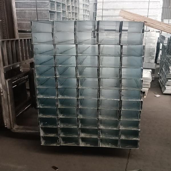 Plaquette à câble montée sur le mur à l'extérieur à l'intérieur