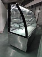 El auto descongela el escaparate de la exhibición de la panadería con los estantes triples de la Fácil-limpieza