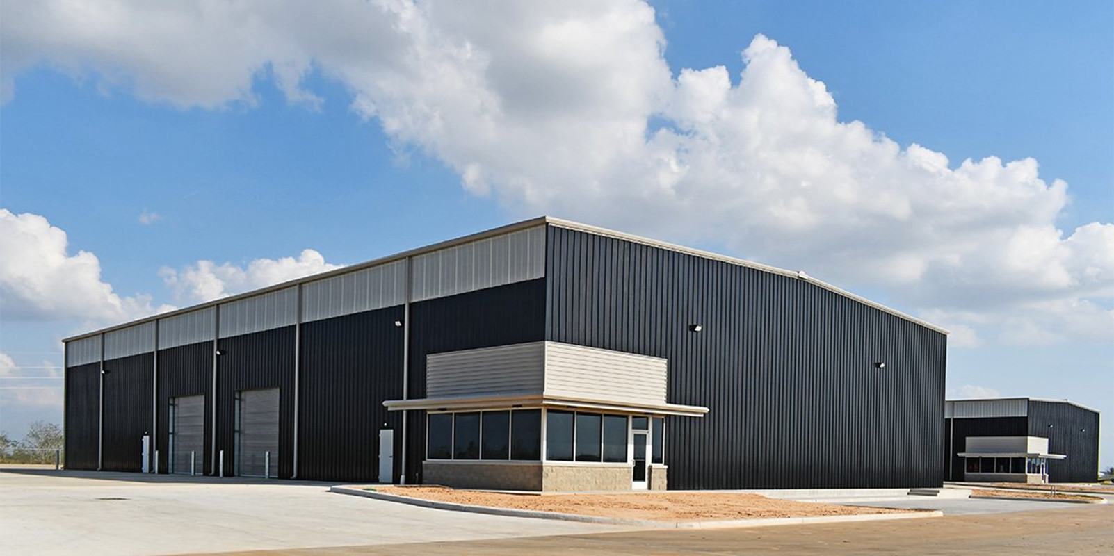 Metal Steel Structure Warehouse Prefab Logistics Building With Sliding Or Rolling Door