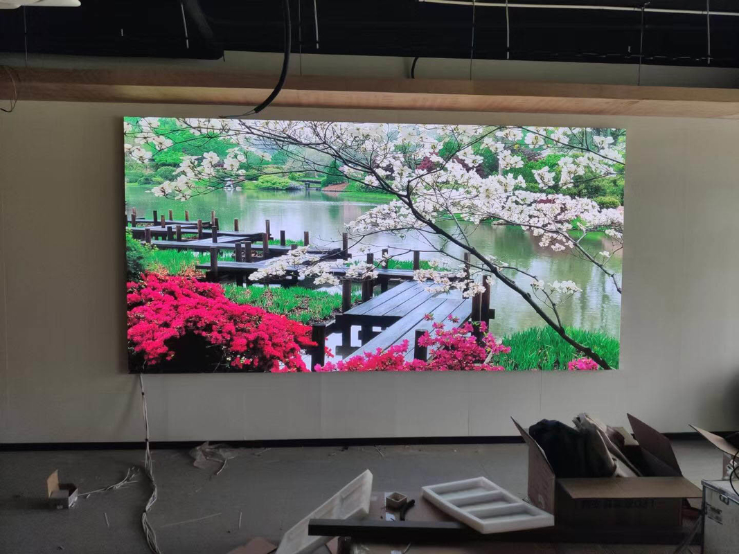 P1.86mm Fine Pixel Pitch LED Display Высокий контрастный коэффициент Высокий серый масштаб