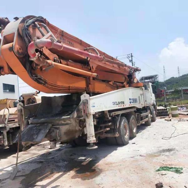 Zoomlion 52m Concrete Pump Boom Pump with Feeding Height and Spare Parts Avaliable