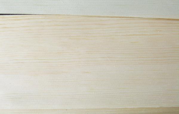 0,45 do pinho amarelo do quarto milímetros de folheado do corte com grão reta fina
