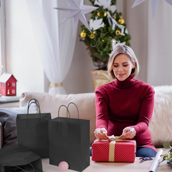 Exhibición Bolsas de papel Kraft negras personalizadas con su propio logotipo y mango de longitud de mano