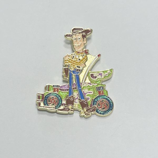 Bilibili Little TV Butler Enamel Pin – Formal Suit & Flower Basket Kawaii Anime Lapel Pinly
