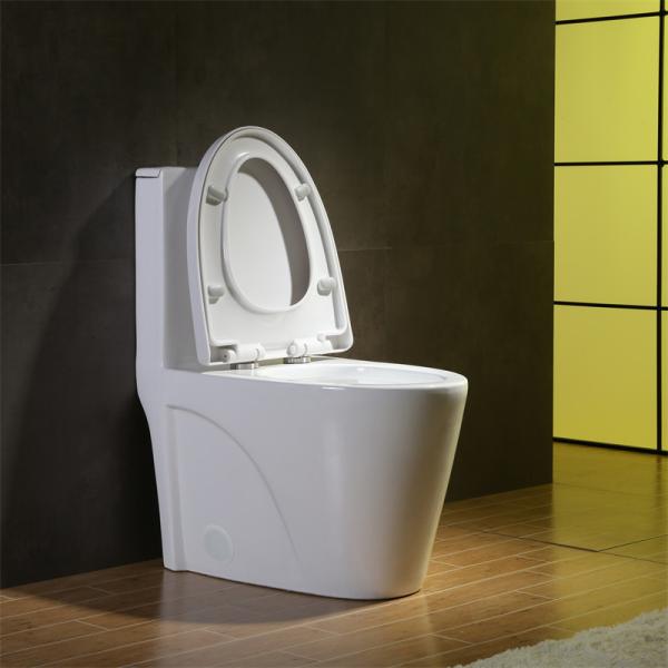 Fully Glazed Trapway Elongated CUPC Toilet For Small Space Slow Down Seat Cover
