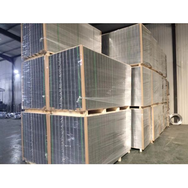 24 Roll Sizes Welded Wire Mesh 13mm Thickness Certified to BS Standards for Industrial Construction and Security Projects