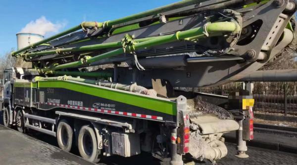 Pompes à béton vert semi-sec de type 56 mètres en bon état pour Zoomlion 2020