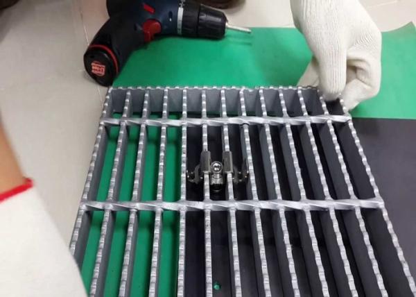 High Strength Steel Grating Clips Vandal Resistant Three Type Optional