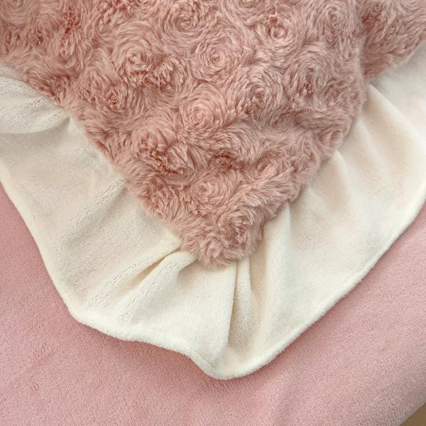 2023 Hot Lace Rose Rabbit Plush Four-Piece Set Comforter Set with Solid Pattern Type