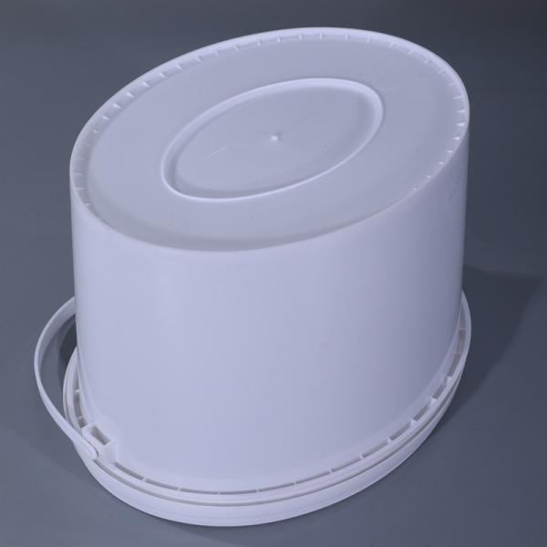 Un seau en plastique blanc de 10 litres pour un matériau respectueux de l'environnement dans l'industrie de la peinture au latex