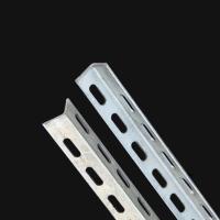 30-100mm de esquina de ranuras de hierro 8 pies con 50-100 mm de agujero galvanizado zincado acero perforado de esquina de ranuras