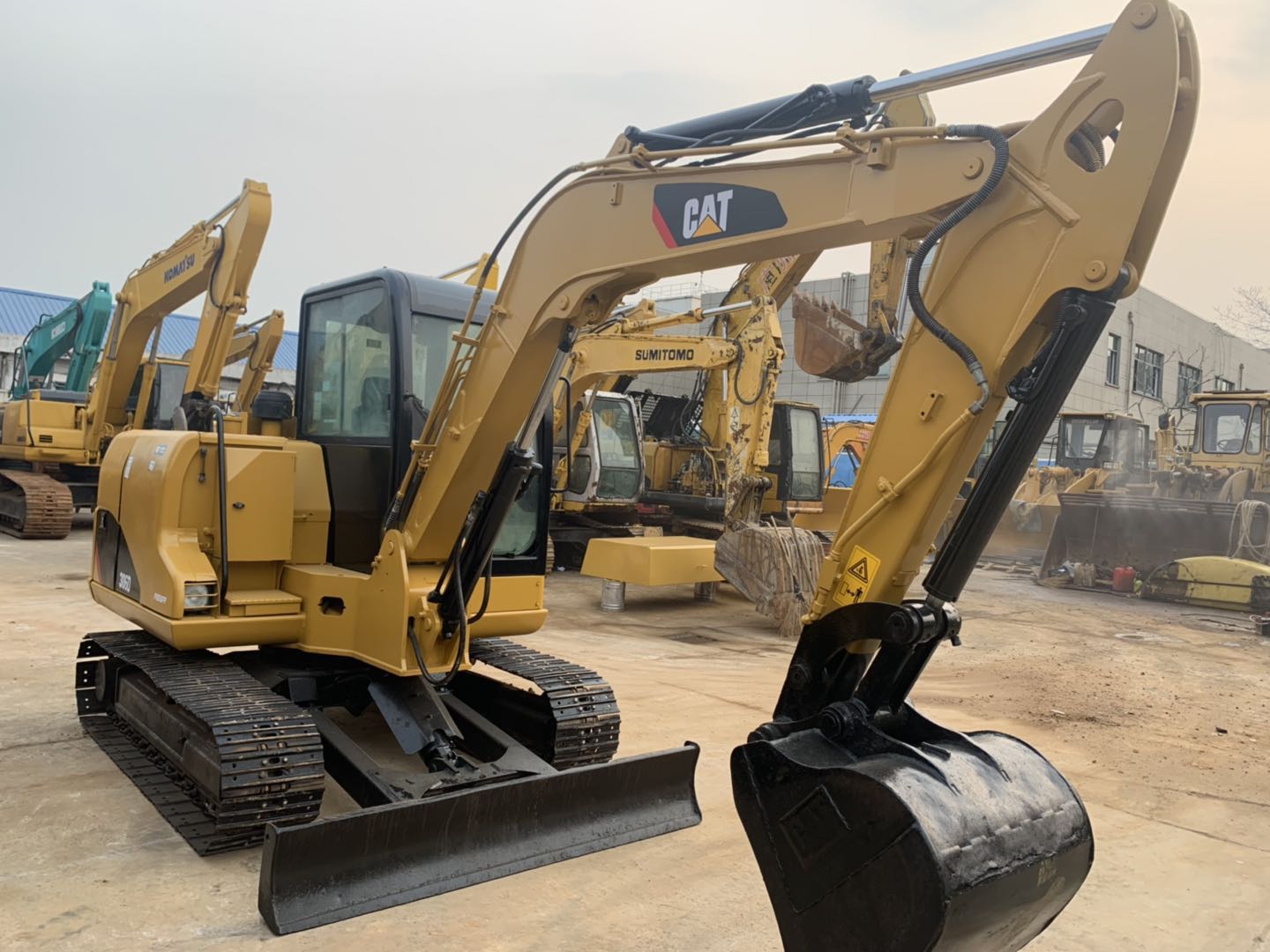 мини используемая гусеница 305 экскаваторов 306 CAT 0.3M3