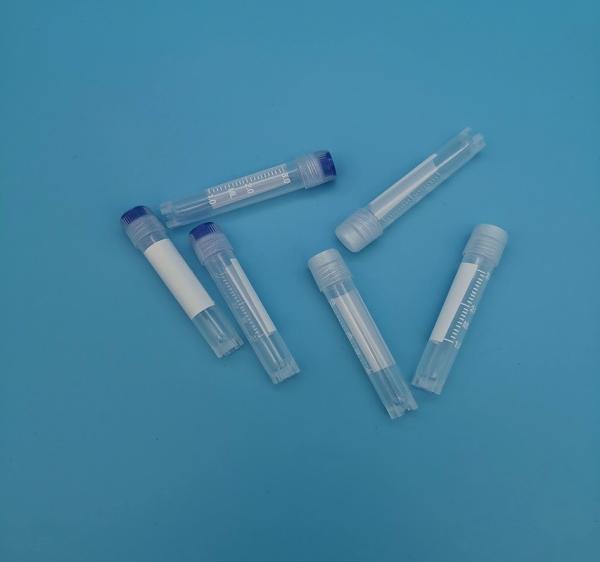 le tube témoin du sérum 1.5ml a placé le tube rouge stérilisé de plaine d'EDTA