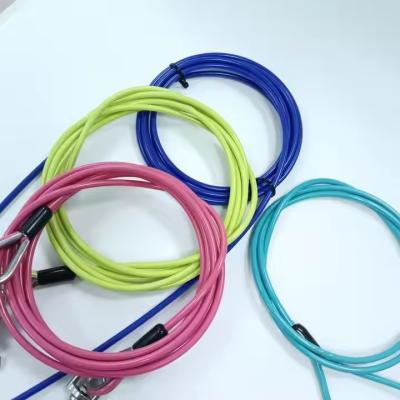 15ft Dog Leash en spirale avec un ressort métallique à double extrémité en acier collant enduit de fil de traction