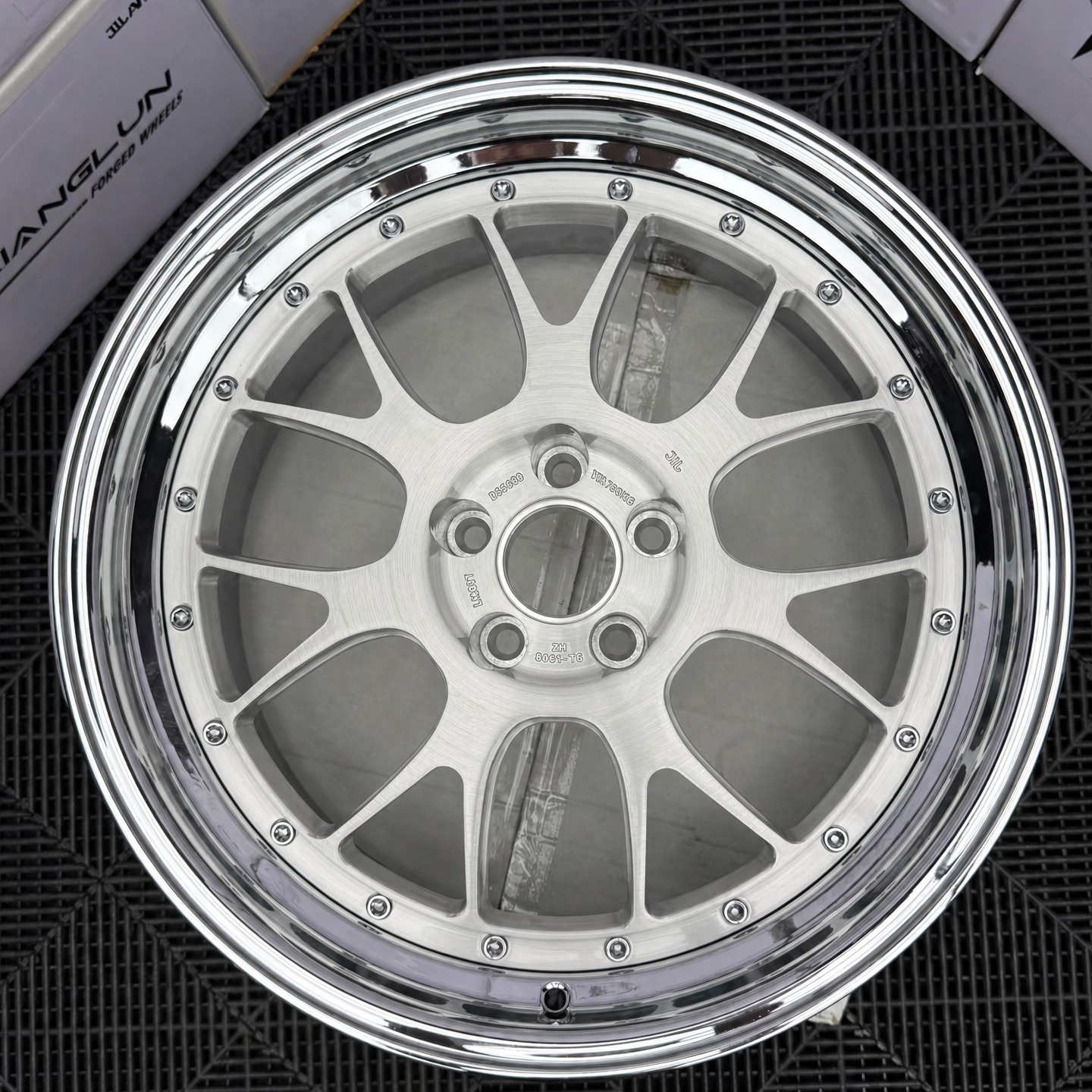 6061-T6 Forged Wheels 2-Piece 17-24 Inch 5x1143 5x112 5x120 PCD Passenger Car