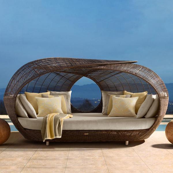 Outdoor Garden Sunbed Wicker Daybed with 10cm Thick Cushion and Aluminum Frame