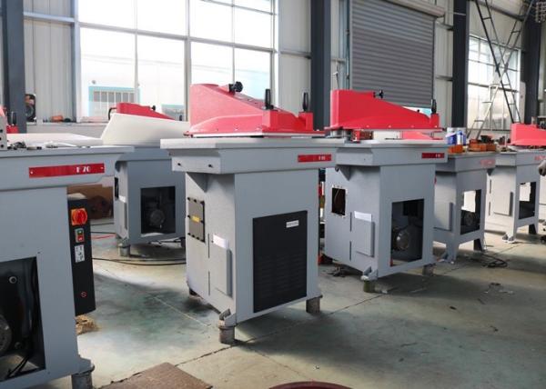 Máquina de corte hidráulica industrial do braço do balanço para a luva de couro/luva do trabalho