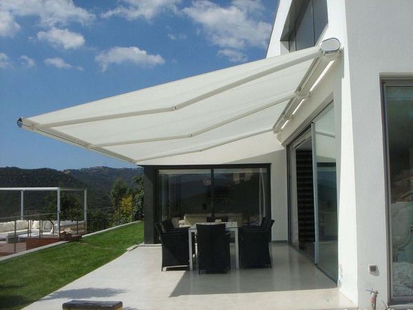 Hand Cranked Sun Shade Canopy Length Up to 6m Full Cassette Retractable Awning
