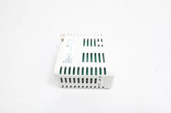DI814 3BUR001454R1 ABB Entrée numérique 24V Courant 16 ch