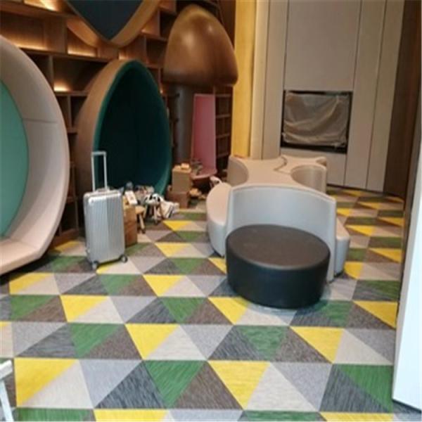 Easy Clean Woven Floor Covering Multi Color Impact Resistance Non Toxic
