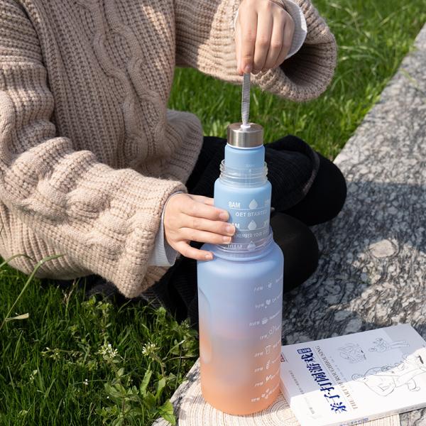 PP Food Grade Lid 4 Pcs Plastic Sport Water Bottles with Straw and Stickers for Gym Fitness