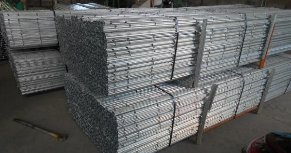 275g/M2 Vineyard Stakes / Metal Post Stakes Customized Length / Thickness