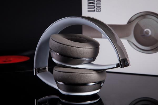 Newest 2016 Beats by Dr.Dre Solo2 On-Ear Wired Luxe Edition Headphones Silver  New Beats by Dr. Dre Solo2 Wired On-Ear