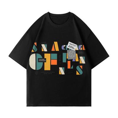 O verão dos homens em volta da camisa de secagem rápida do pescoço T