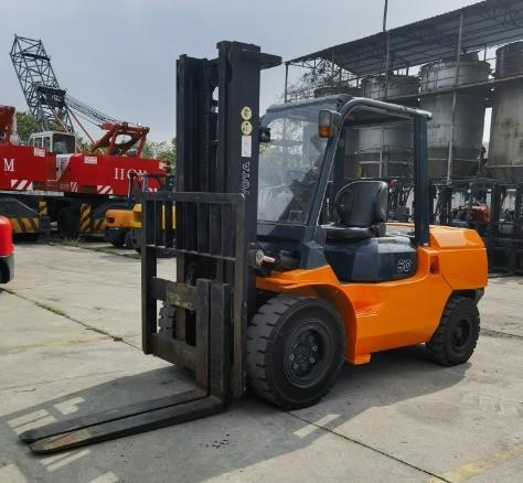 Garment Shop Must-Have 5 Ton Used Toyota Forklift with Japan Made Parts and Diesel Engine