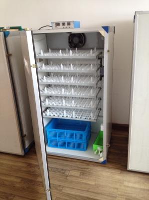 Máquina da incubação de 400 pintainhos do ovo