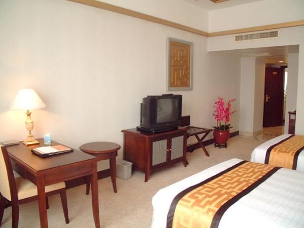 Economic Oak Finished Hotel Bedroom Furniture Sets King-Size / Double Size Bed