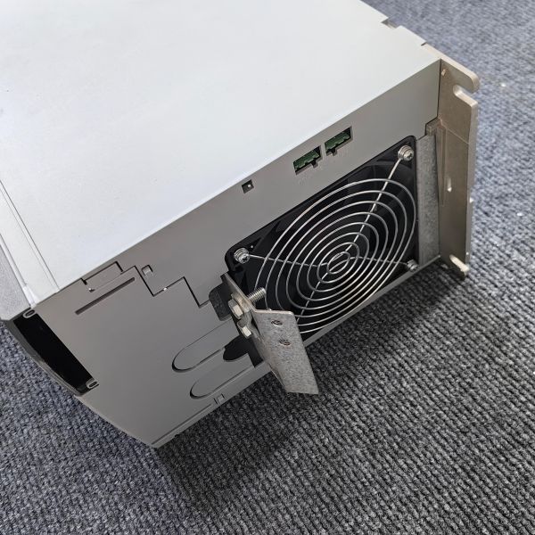 Original New Danfoss VLT  FC-302P11KT5E20 Danfoss Vsd  11kW 50hz to 60hz Vsdfor Pump Fan Compressor Danfoss Vfd Drives