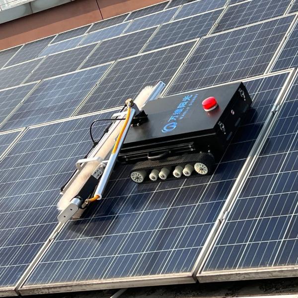 5 Hours Endurance Time Telecontroled Crawler Washer for Solar Panel and Roof Cleaning