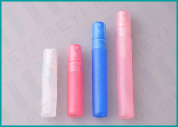 Os PP coloridos encerram o atomizador 5ml 8ml 10ml do perfume recarregável com a elevação selada