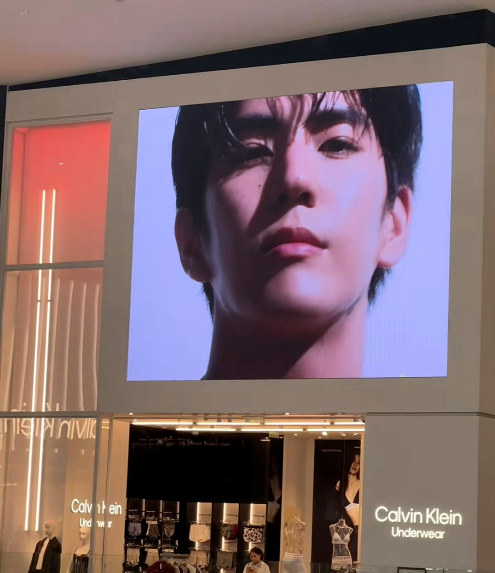 P2.976 Indoor Full Color Led Display Screen RGB 3IN1 For Advertising Billboard