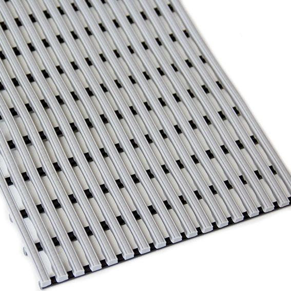O tapete de piso de PVC antiderrapante é seguro e confortável para piscinas e vestiários.