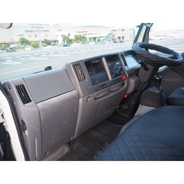 Isuzu Elf Truck 2 Ton Wide Long Low Floor MT Load Size 430/207/38 ETC Aluminum Block Hill Start Assist Leveler Rearview Camera1Spare Tire 2Ton Base 2Ton Car Mission Manual MT Mounting Flat Car 6 Speed