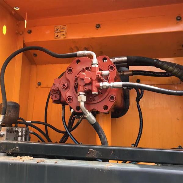 En bon état, importation japonaise. Excavatrice utilisée.